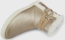 Ботинки золотистые с меховыми деталями от бренда Mayoral