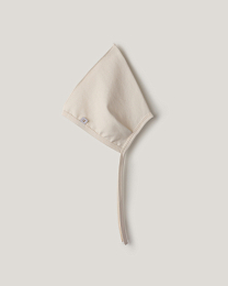 Набор чепчиков зеленого и молочного цвета от бренда Anna Leon