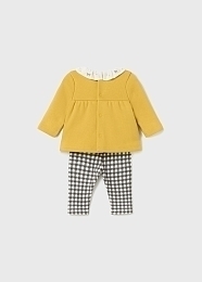 Блузка желтая и клетчатые легинсы от бренда Mayoral