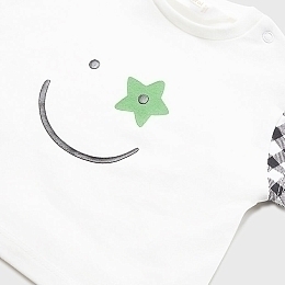 Комплект одежды: 2 футболки и 2 шорт со звездами от бренда Mayoral