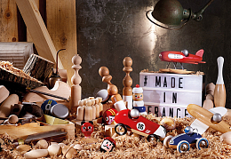 Гидроплан красного цвета от бренда Vilac