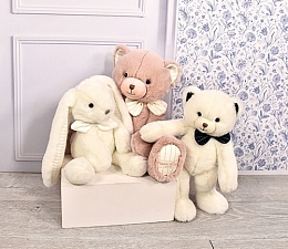 Кролик Preppy Chic белого цвета в подарочной коробке, 30 см от бренда Histoire d'Ours