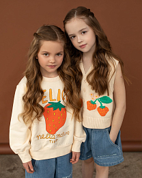 Свитшот Strawberry от бренда Tinycottons