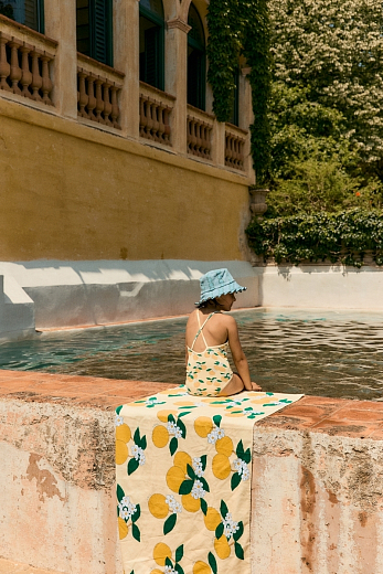 Полотенце с принтом мандарин от бренда Tinycottons