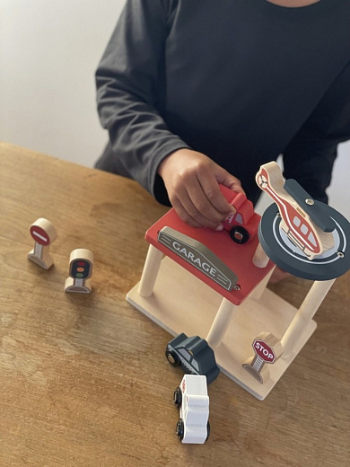 Гараж от бренда Egmont Toys