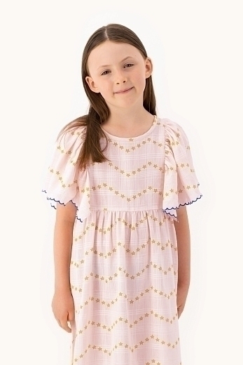 Платье нежно-розовое с узором из звезд от бренда Tinycottons