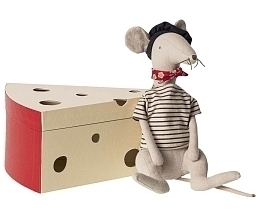 Крыса в сырной коробке от бренда Maileg