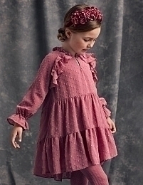 Платье пыльно-розового цвета с рюшами от бренда Abel and Lula