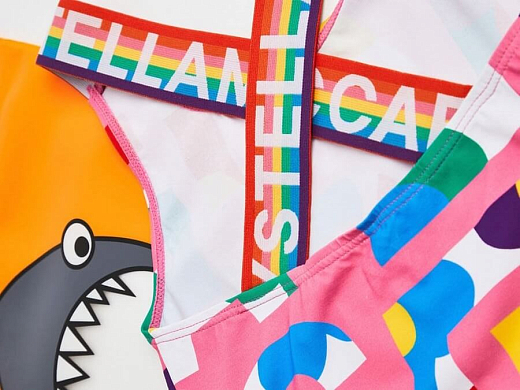 Купальник с радужными буквами от бренда Stella McCartney kids