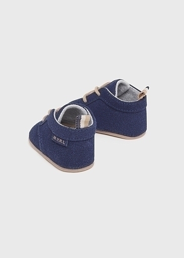 Ботинки-пинетки текстильные синие от бренда Mayoral