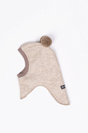Шапка-шлем Bear pompons beige от бренда Peppihat