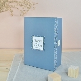Зайчик в подарочной коробке синий от бренда Histoire d'Ours