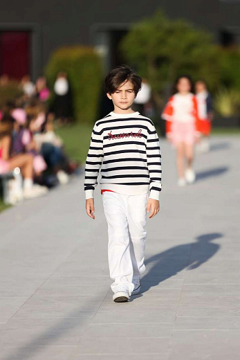  на удаление от бренда Trussardi