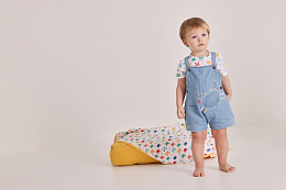 Футболка и комбинезон с крабами от бренда Boboli