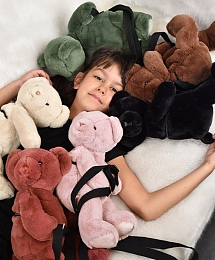 Сумка Мишка-обнимашка черного цвета от бренда Doudou et Compagnie