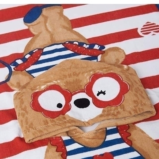Красное полотенце с вышитой медведицей от бренда Mayoral