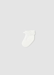 Носки с кружевом молочные от бренда Mayoral