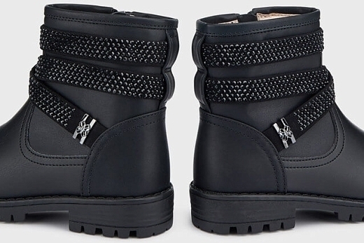 Ботинки черного цвета от бренда Mayoral