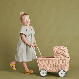 Коляска для кукол Seashell Pink от бренда Olli Ella