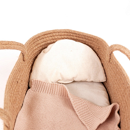 Вязаная кроватка-переноска для кукол от бренда Egmont Toys