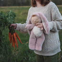 Кукла Cozy Dinkums Bunny Flopsy Rose от бренда Olli Ella