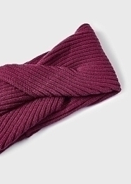 Шапка, шарф и перчатки с цветами ежевичного цвета от бренда Mayoral