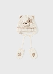 Шапка-медвежонок на завязках и варежки бежевого цвета от бренда Mayoral