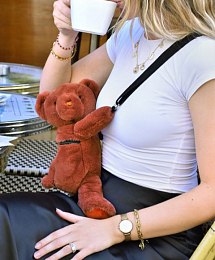 Сумка Мишка-обнимашка терракотового цвета от бренда Doudou et Compagnie