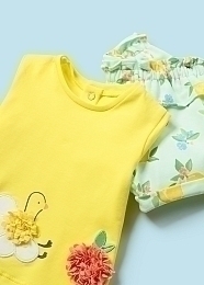 Футболка и шорты с цветочным принтом 2 комплекта от бренда Mayoral