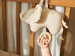 Музыкальная игрушка Слоник от бренда Jollein