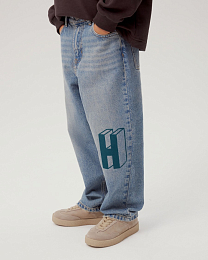 Джинсы синие H от бренда CHOOCHOO