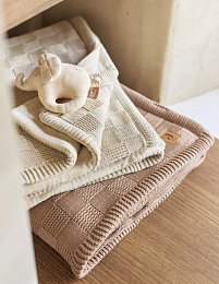 Погремушка Слоник от бренда Jollein