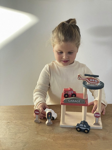 Гараж от бренда Egmont Toys