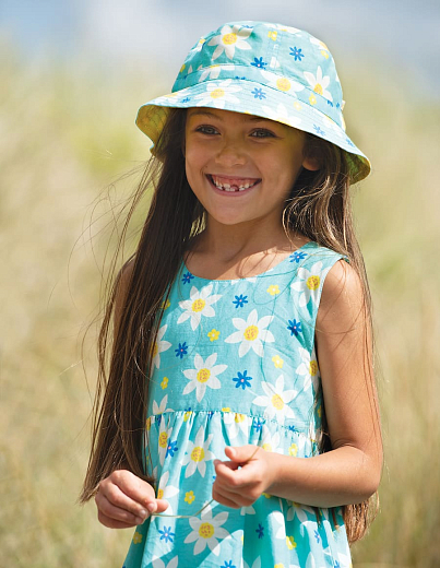Панама двусторонняя для девочки на завязках от бренда Frugi