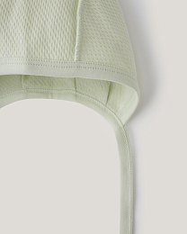 Набор чепчиков зеленого и белого цвета от бренда Anna Leon