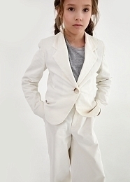 Пиджак и брюки белого цвета от бренда NOT A TOY
