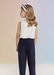 Классические брюки синего цвета со складками от бренда Abel and Lula