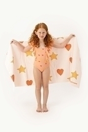 Полотенце розовое со звездами и сердечками от бренда Tinycottons