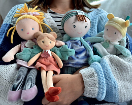 Мягкая кукла Тим в подарочной коробке  от бренда Jolijou