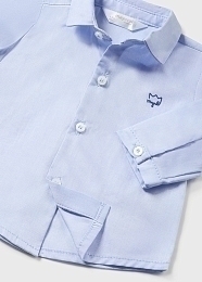 Рубашка голубая с галстуком-бабочкой на резинке от бренда Mayoral