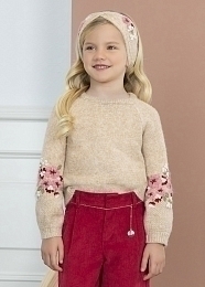 Джемпер бежевого цвета и повязка с цветами от бренда Abel and Lula
