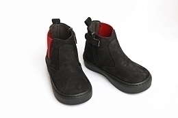 Ботинки с красными элементами от бренда Babywalker