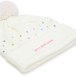 Шапка молочного цвета от бренда Billieblush