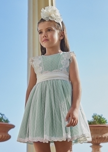 Бирюзовое платье без рукавов с сетчатой отделкой и поясом от бренда Abel and Lula