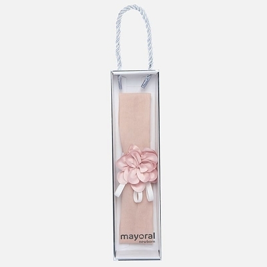 Повязка пудрового цвета с цветком от бренда Mayoral