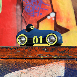 Винтажная гоночная машина синего цвета от бренда Vilac