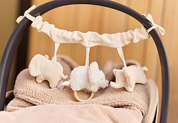 Игрушка подвесная Слоники от бренда Jollein