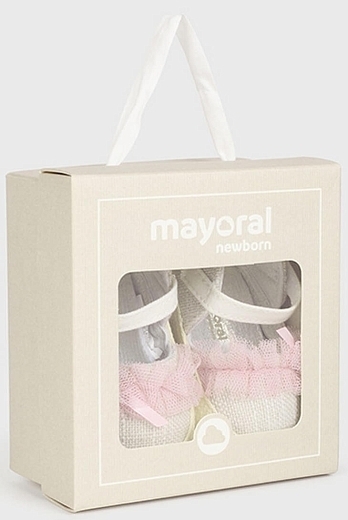 Пинетки - сандалии с деталью из сетки от бренда Mayoral