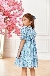 Платье с принтом голубых цветов от бренда Eirene