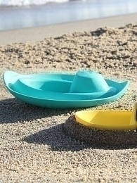 Лодочка для ванны и пляжа Sloopi от бренда QUUT